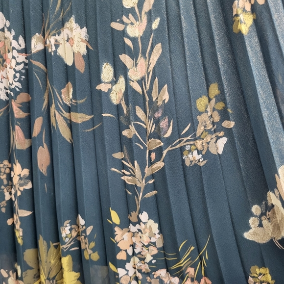 Zara Floral Pleaded Skirt Green Colour Foil Pattern Size Medeum - Picture 5 of 6